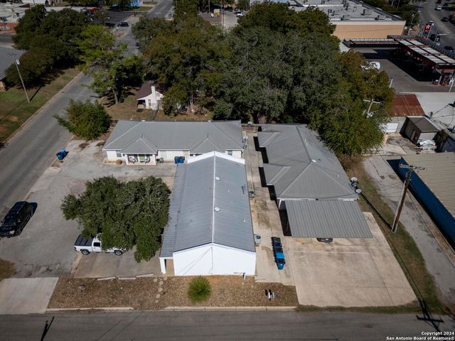 119/121 S Smith, Pleasanton, TX 78064