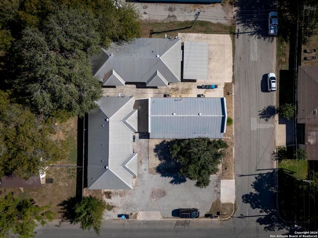 119/121 S Smith, Pleasanton, TX 78064