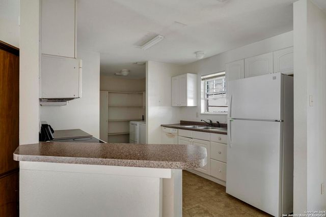119/121 S Smith, Pleasanton, TX 78064