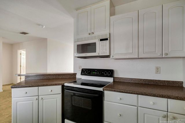 119/121 S Smith, Pleasanton, TX 78064