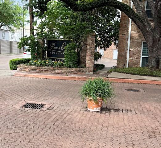 4040 San Felipe Street 104, Houston, TX 77027