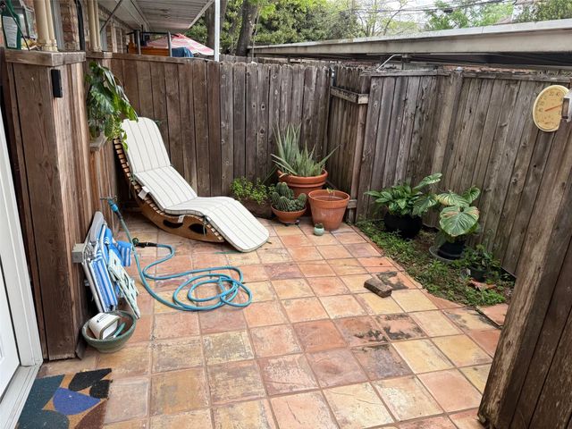 4040 San Felipe Street 104, Houston, TX 77027