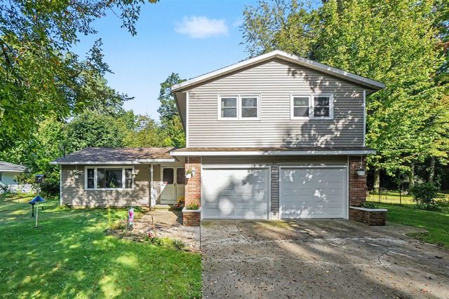 37 S Bear Lake Road, Muskegon, MI 49445