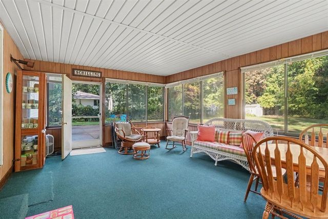 37 S Bear Lake Road, Muskegon, MI 49445