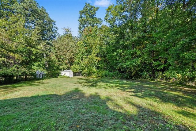 37 S Bear Lake Road, Muskegon, MI 49445