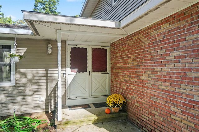 37 S Bear Lake Road, Muskegon, MI 49445