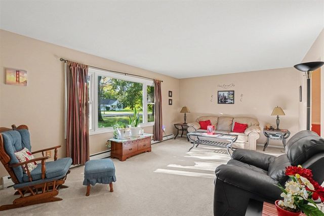 37 S Bear Lake Road, Muskegon, MI 49445