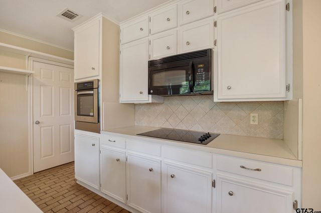 201 Old Tyler Rd, Whitehouse, TX 75791