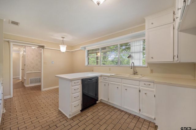 201 Old Tyler Rd, Whitehouse, TX 75791