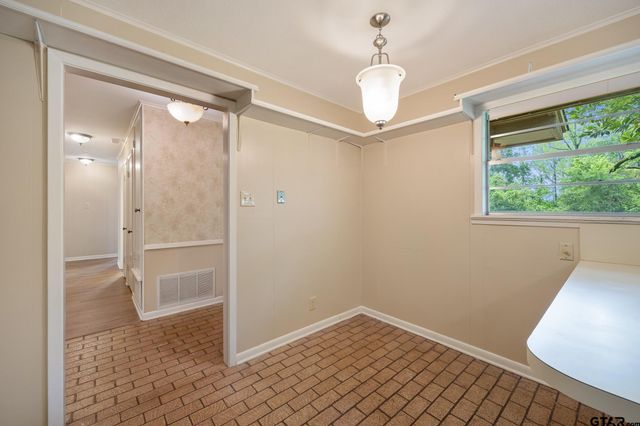 201 Old Tyler Rd, Whitehouse, TX 75791