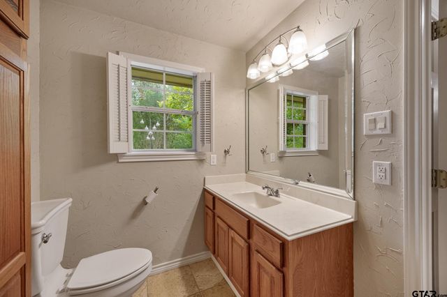 201 Old Tyler Rd, Whitehouse, TX 75791