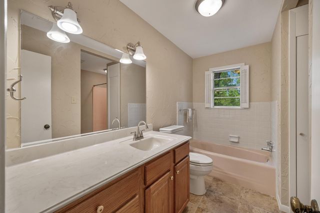 201 Old Tyler Rd, Whitehouse, TX 75791
