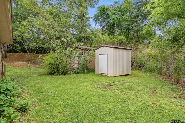201 Old Tyler Rd, Whitehouse, TX 75791