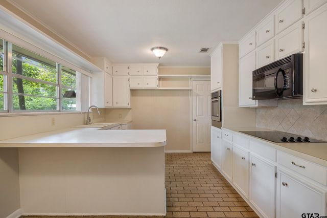 201 Old Tyler Rd, Whitehouse, TX 75791