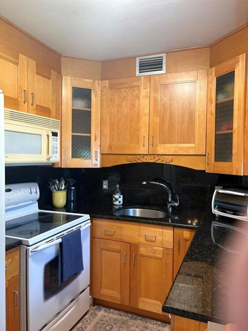 25 Kent B, West Palm Beach, FL 33417