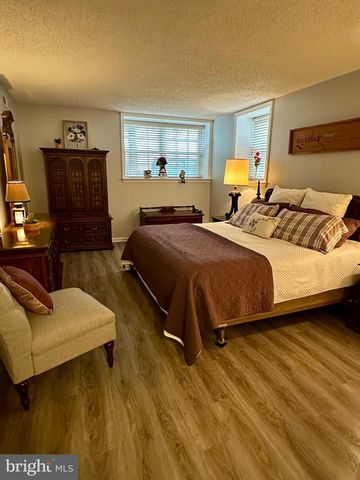 9000 CENTENNIAL STA, Warminster, PA 18974