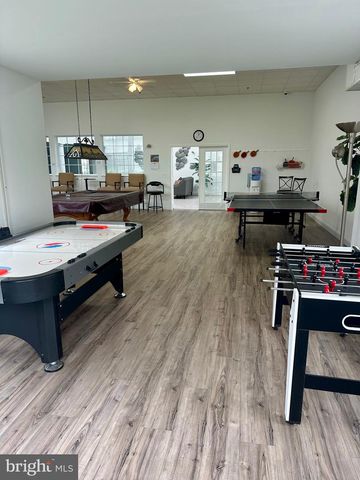 9000 CENTENNIAL STA, Warminster, PA 18974