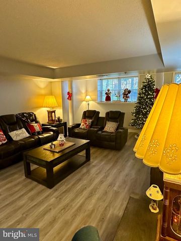 9000 CENTENNIAL STA, Warminster, PA 18974