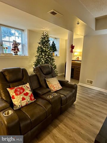 9000 CENTENNIAL STA, Warminster, PA 18974