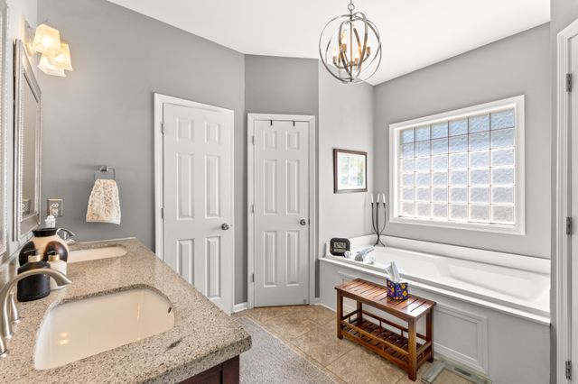 106 Meadowood Loop, Burns, TN 37029