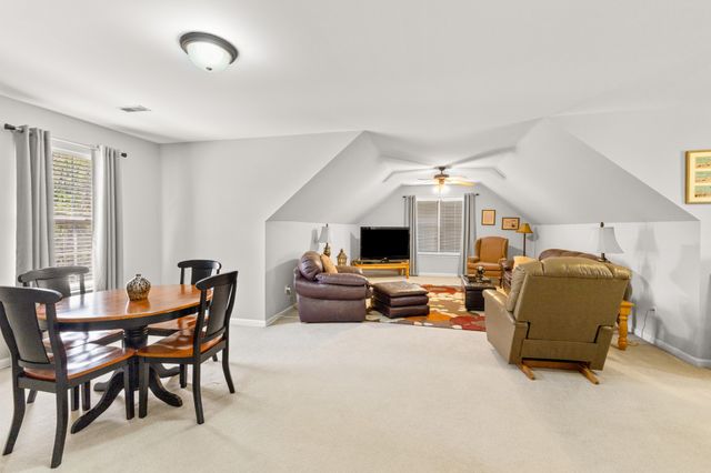 106 Meadowood Loop, Burns, TN 37029