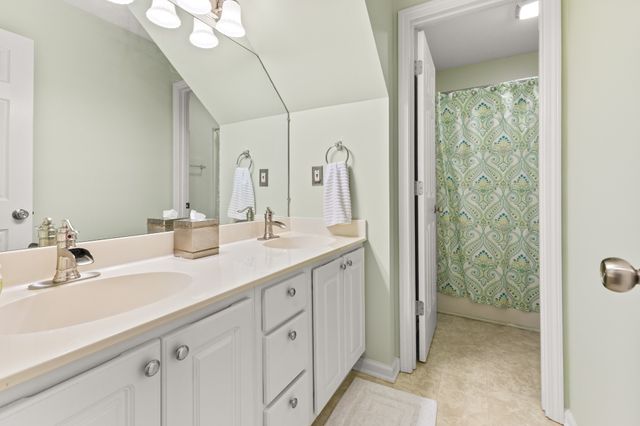 106 Meadowood Loop, Burns, TN 37029
