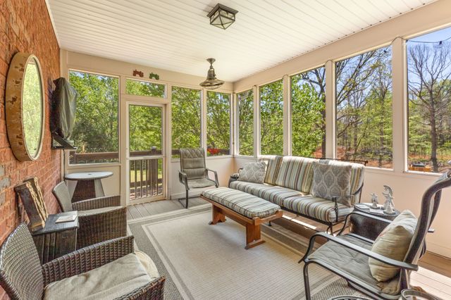 106 Meadowood Loop, Burns, TN 37029