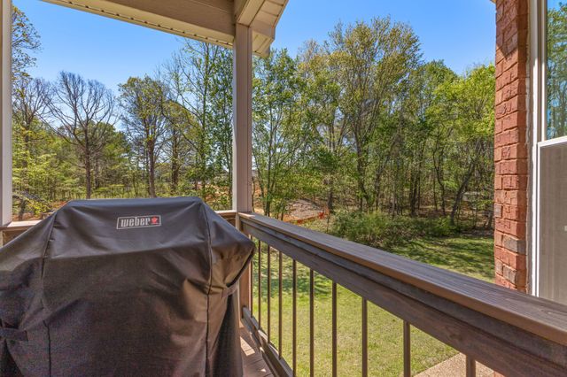 106 Meadowood Loop, Burns, TN 37029