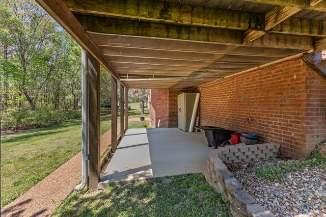 106 Meadowood Loop, Burns, TN 37029