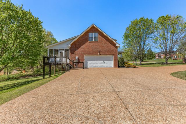 106 Meadowood Loop, Burns, TN 37029