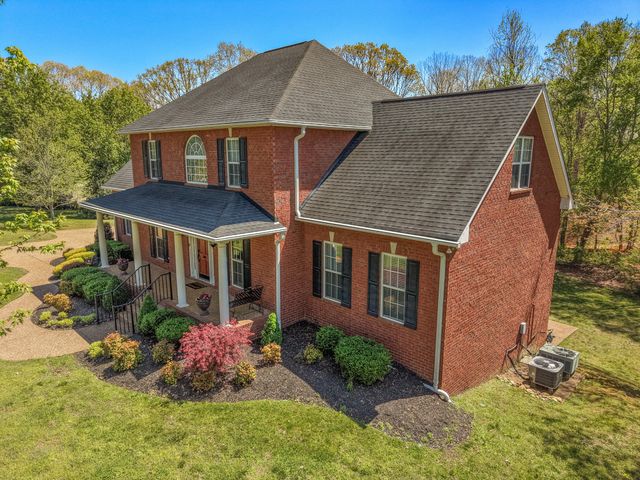 106 Meadowood Loop, Burns, TN 37029