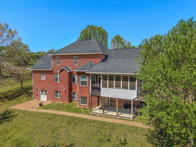 106 Meadowood Loop, Burns, TN 37029