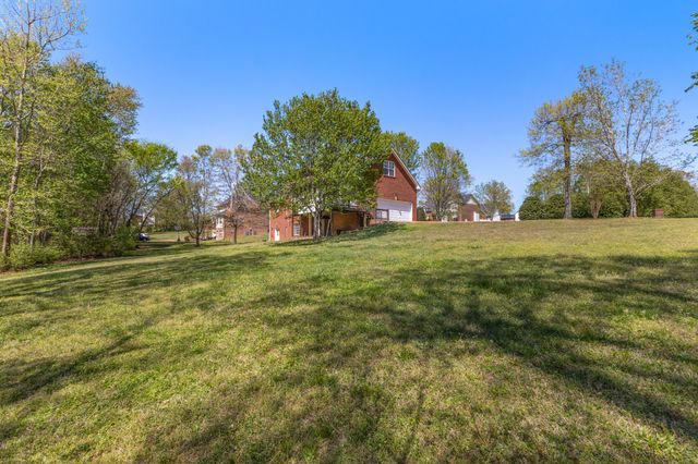 106 Meadowood Loop, Burns, TN 37029