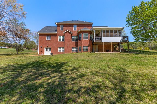 106 Meadowood Loop, Burns, TN 37029