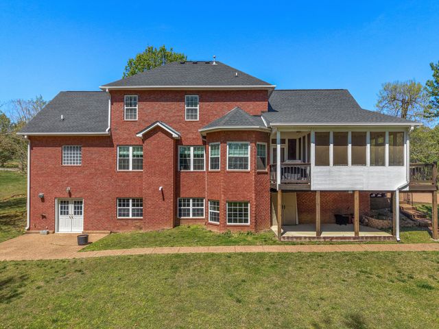 106 Meadowood Loop, Burns, TN 37029