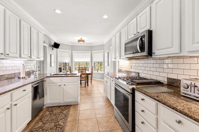 106 Meadowood Loop, Burns, TN 37029
