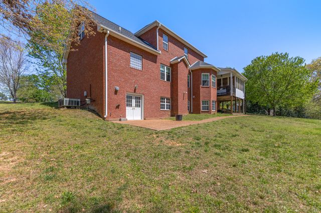 106 Meadowood Loop, Burns, TN 37029