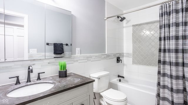 8253 E 11th Street, Indianapolis, IN 46219