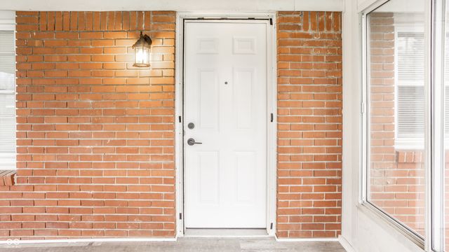 8253 E 11th Street, Indianapolis, IN 46219