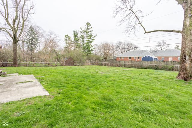 8253 E 11th Street, Indianapolis, IN 46219