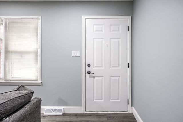 8253 E 11th Street, Indianapolis, IN 46219