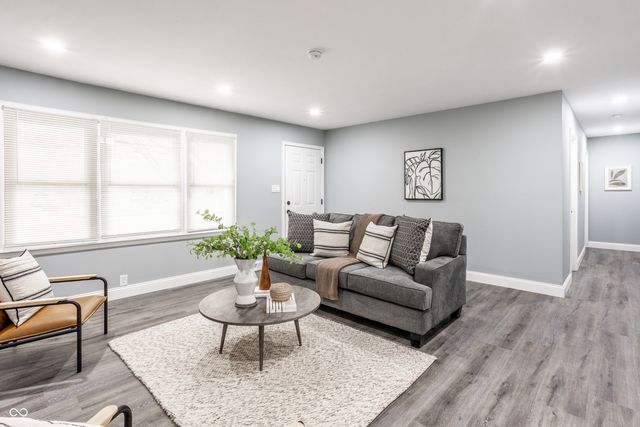 8253 E 11th Street, Indianapolis, IN 46219