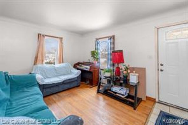 1331 Detroit Avenue, Lincoln Park, MI 48146