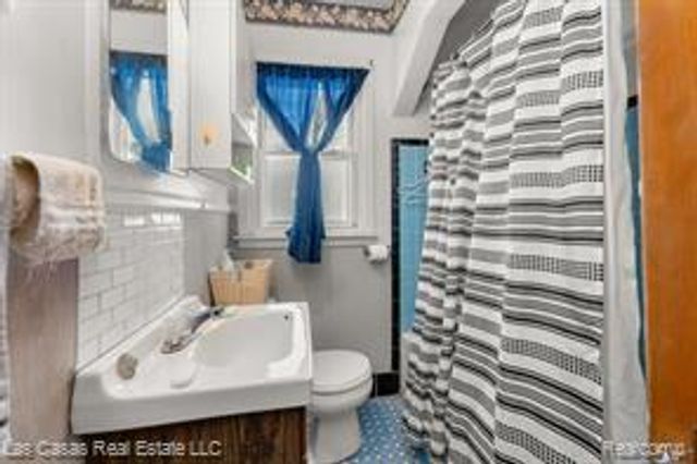 1331 Detroit Avenue, Lincoln Park, MI 48146