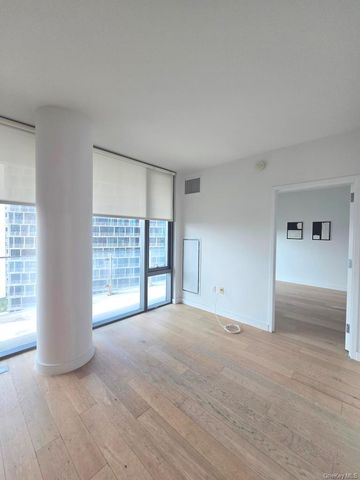 131-01 40th Road 11P, Flushing, NY 11354