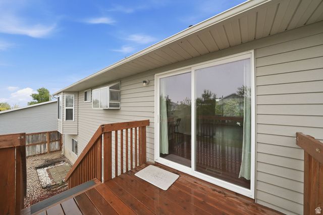 5556 W BLUEVAIL CT, West Jordan, UT 84081