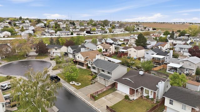 5556 W BLUEVAIL CT, West Jordan, UT 84081