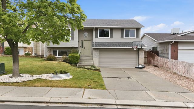5556 W BLUEVAIL CT, West Jordan, UT 84081