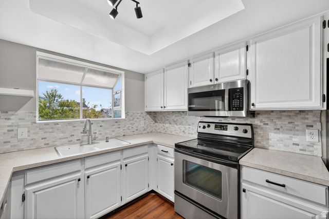 5556 W BLUEVAIL CT, West Jordan, UT 84081