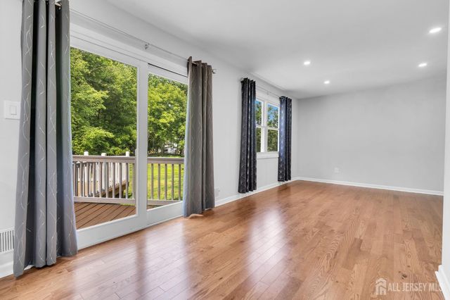 14 Dumont Round, Hillsborough, NJ 08844